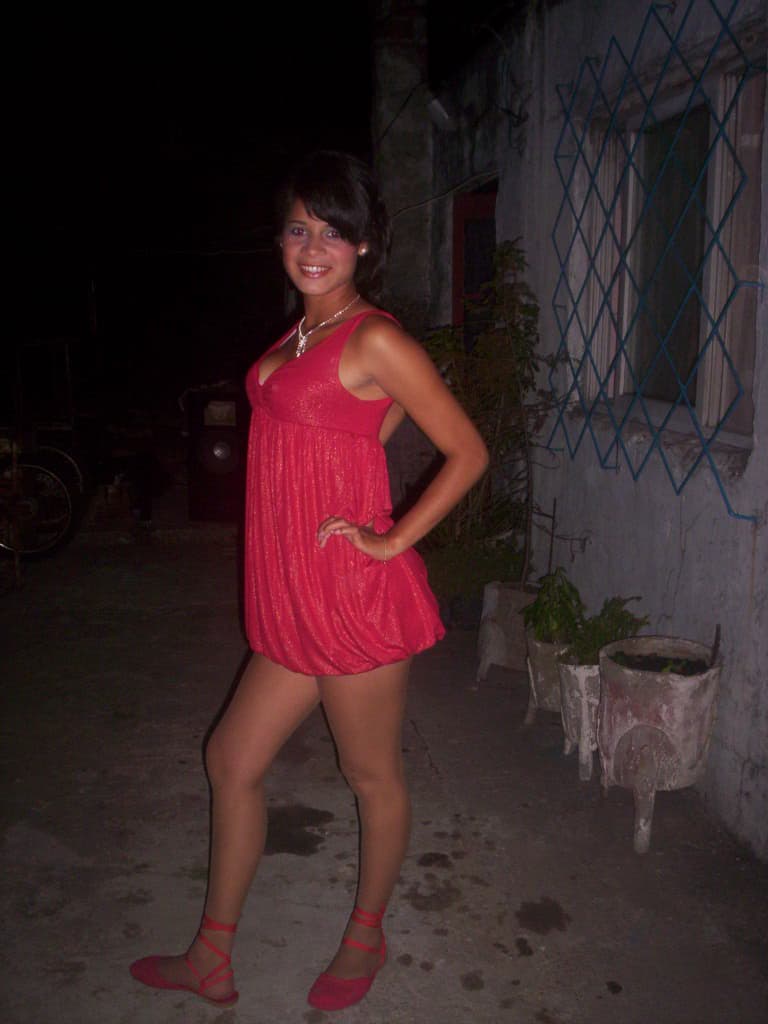 siiGoO bUsCando uNa sOnRiisa kE puEdA daRmE La viiDa... nO t vallas =)