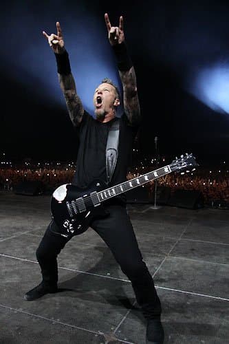 GRITOS Y PASOS EN CONCIERTOS DE ROCK: MÁS ALLÁ DE LA VISIÓN SUPERFICIAL...